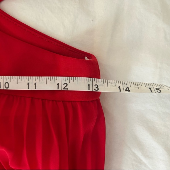 Xscape Formal Gown Sleeveless Red Cutouts Pleated Size 4 - Picture 8 of 10